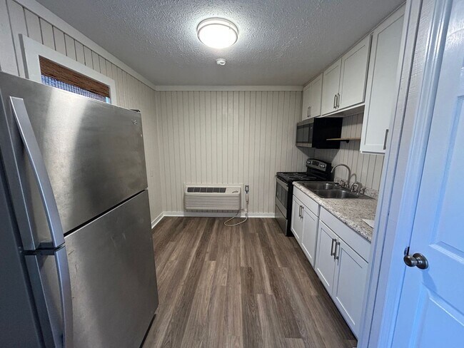 Building Photo - 229 N Church Ave