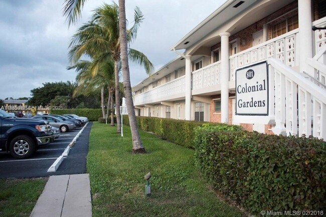 Building Photo - 801 Pine Dr