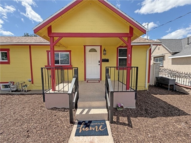 Building Photo - 810 Pine St