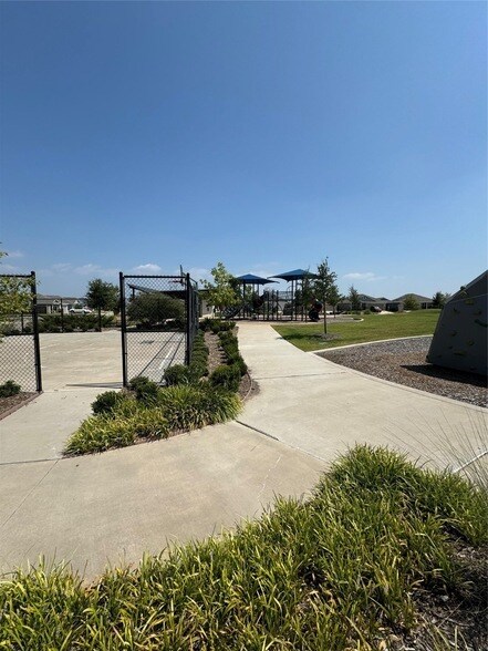 Building Photo - 652 Autumnwood Way
