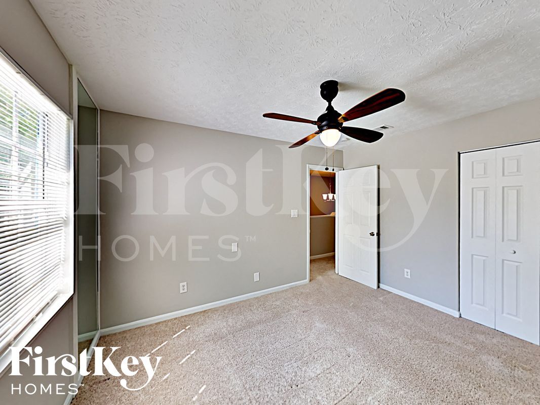 Building Photo - 2600 Stratford Ln