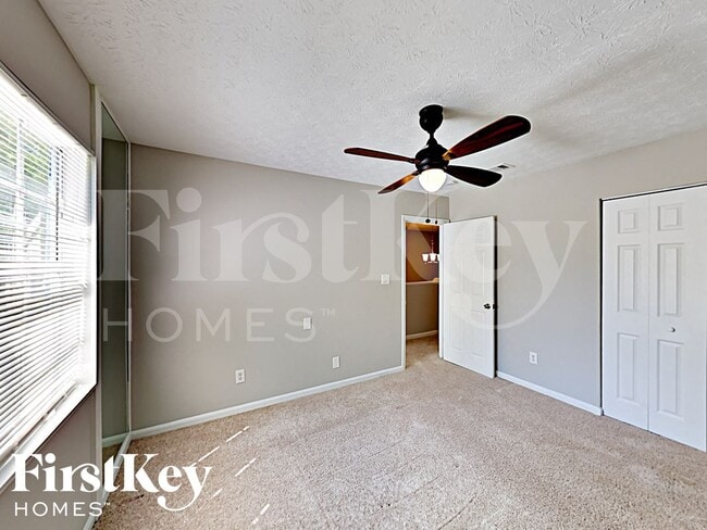 Building Photo - 2600 Stratford Ln