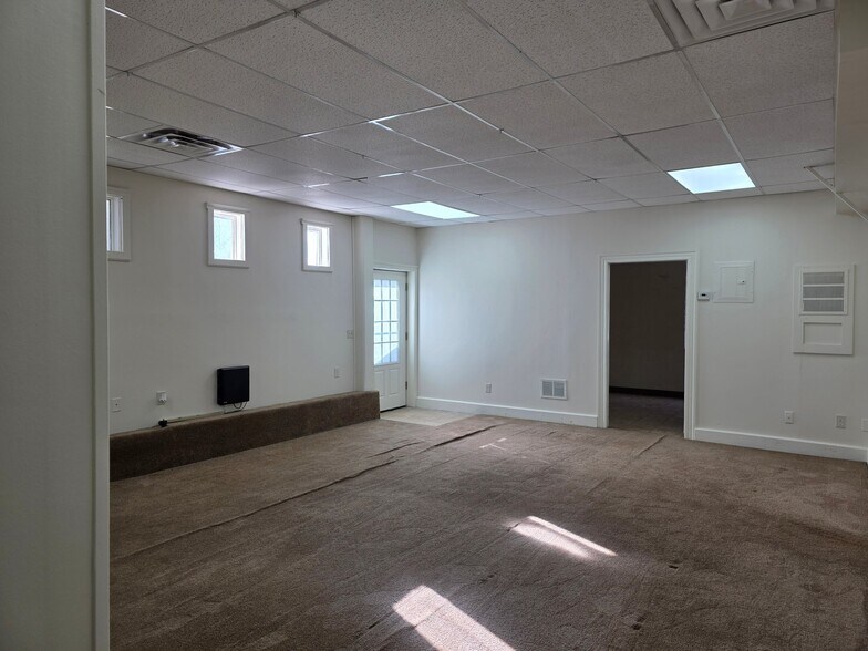 Building Photo - 64 Kenyon St