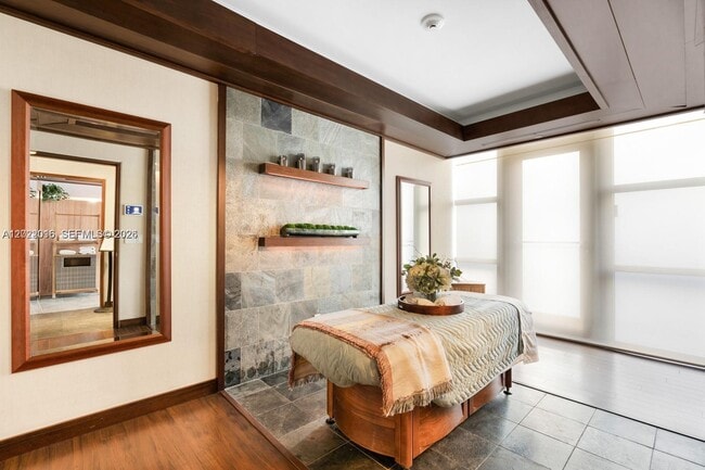 Building Photo - 5875 Collins Ave