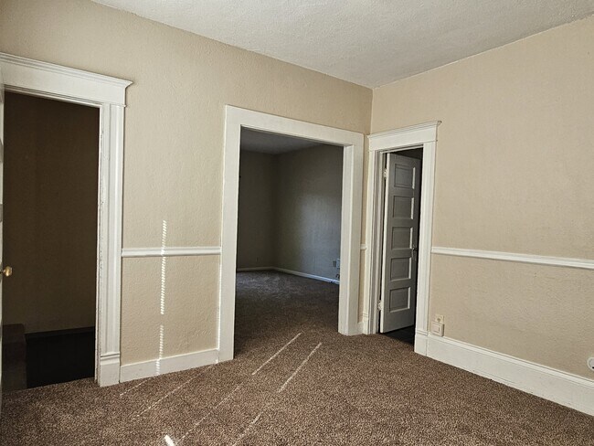 Building Photo - 906 W Colorado Ave