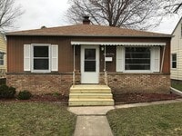 Building Photo - Charming 2-Bedroom Unit in Quiet Moline Location