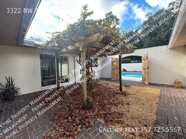 Building Photo - 3322 NW 39th Ter