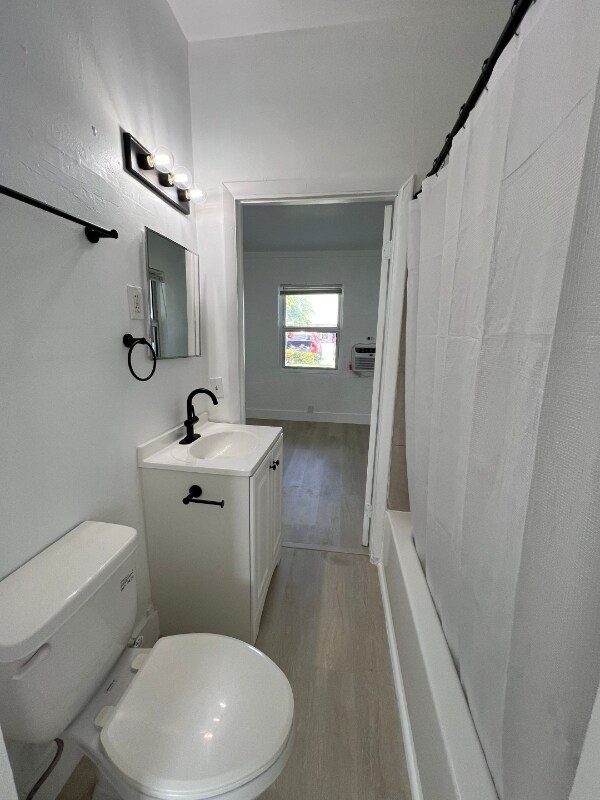 Building Photo - 320 NE 13th Ave