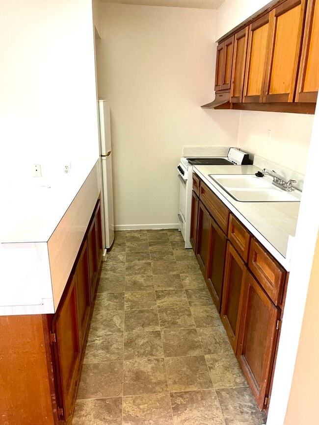Building Photo - Studio Apartment on Las Vegas Strip - Close to all of the Excitement & More!!