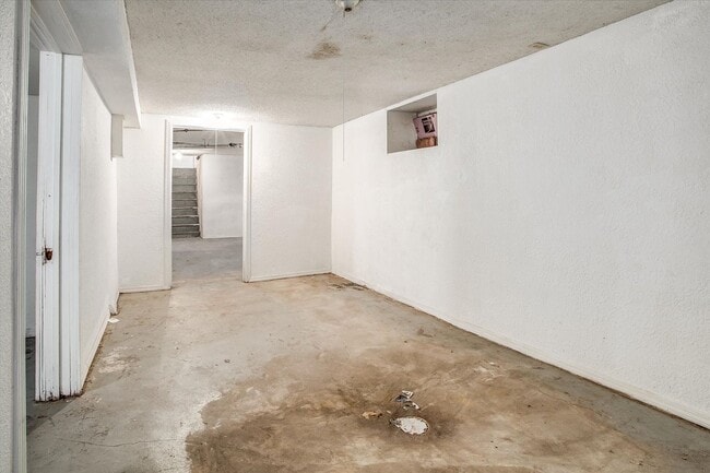 Building Photo - 806 Monroe Ave