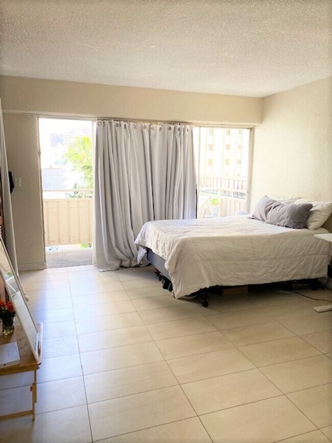 Building Photo - Studio near Waikiki Beach