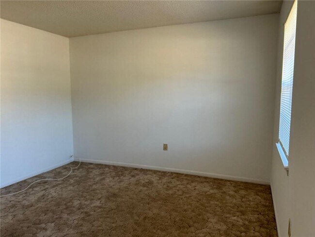 Building Photo - 5359 Emmett Dr