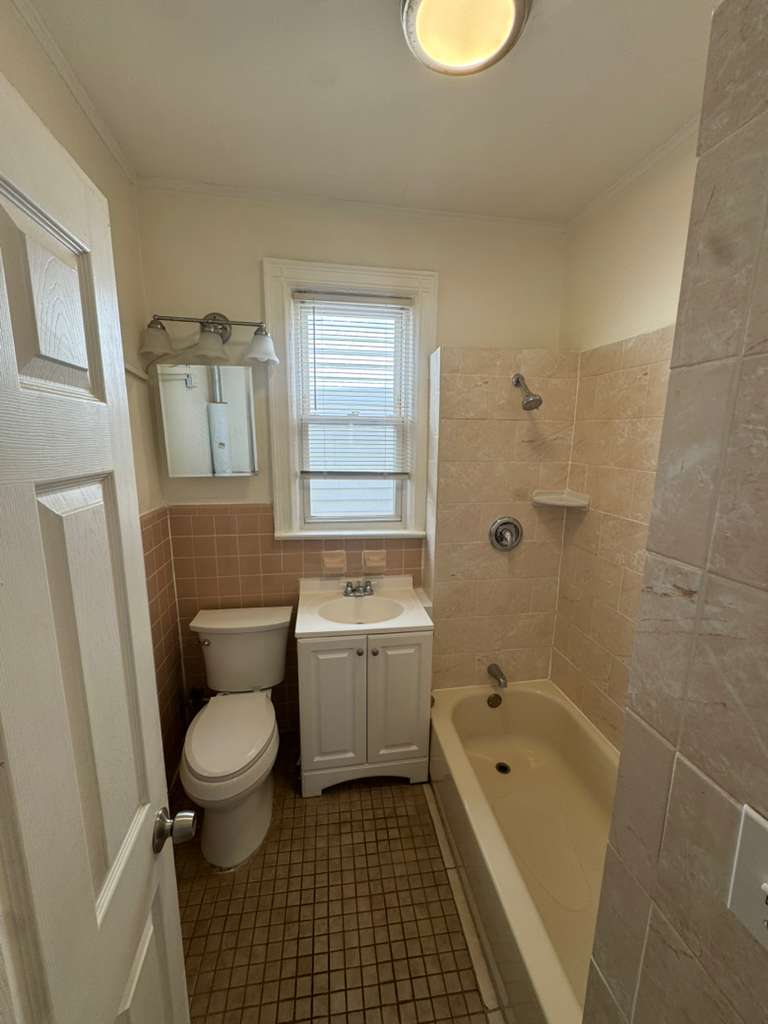 Building Photo - 725 Garfield Ave