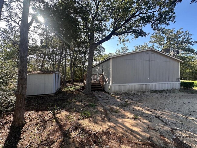 Building Photo - 302 Lone Star Rd