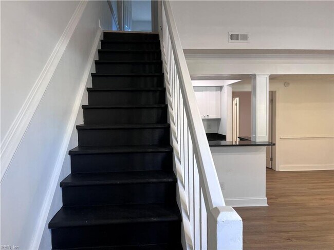 Building Photo - 947 Wildwood Square Ct