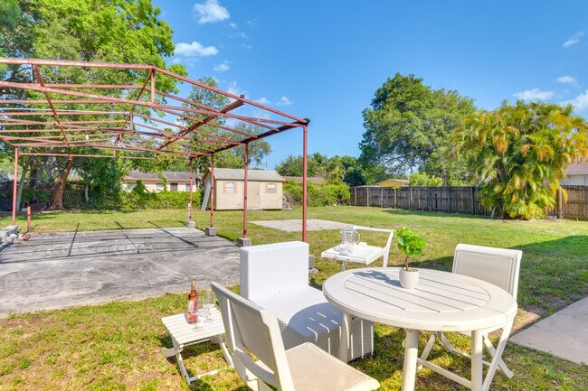 Building Photo - 16201 NW 39th Ct