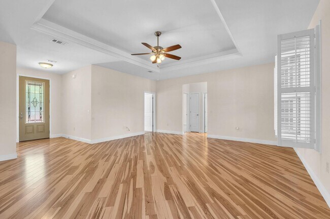 Building Photo - Stunning 4 Bedroom in PRIME Location!!  South of I-10!!