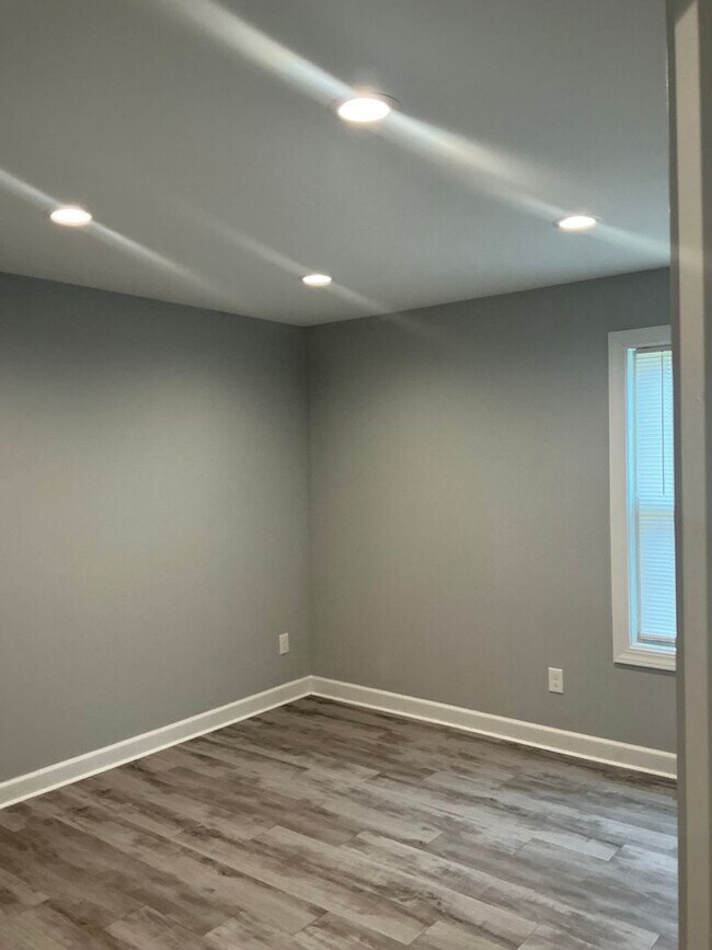 Building Photo - 600 A Colonelette Dr