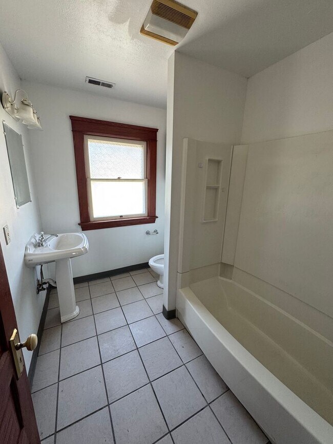 Building Photo - 4438 Pearl Rd