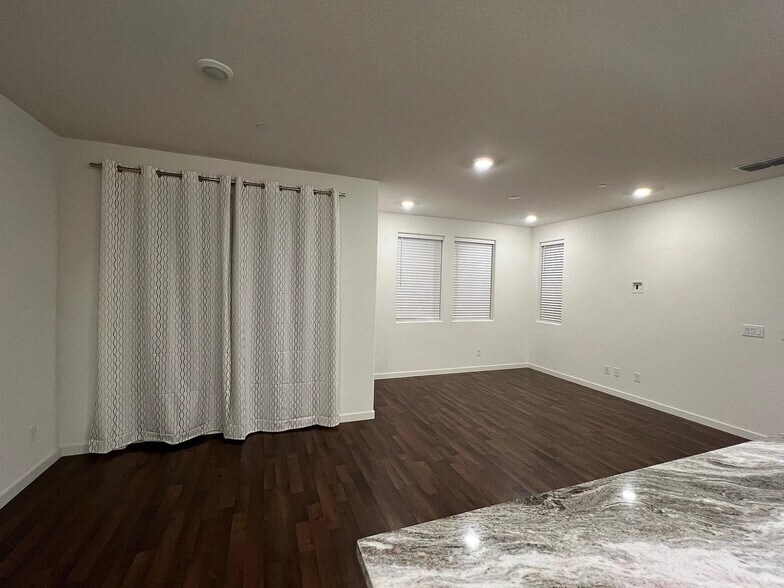 Building Photo - 3050 Lupita Pepper Walk