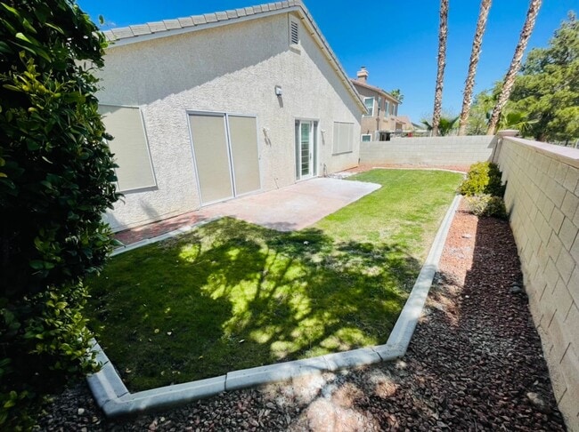 Building Photo - Single-story 4 Bed nestled in the desirabl...
