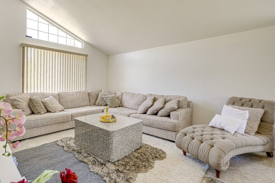 Building Photo - 172 Goldenrod Dr