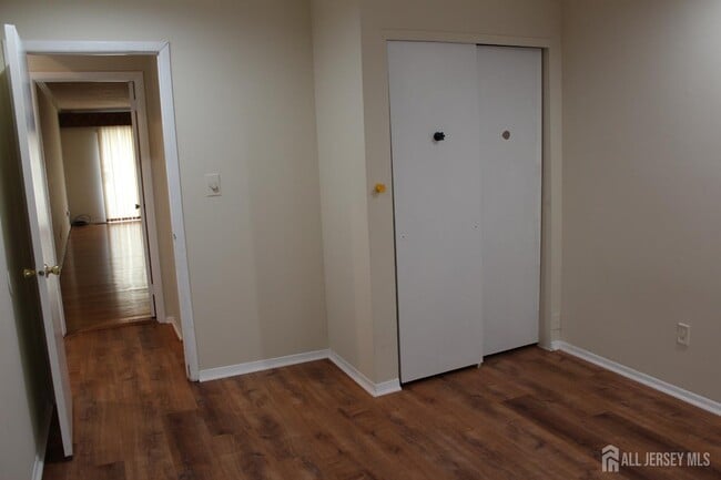Building Photo - 157 Westgate Dr