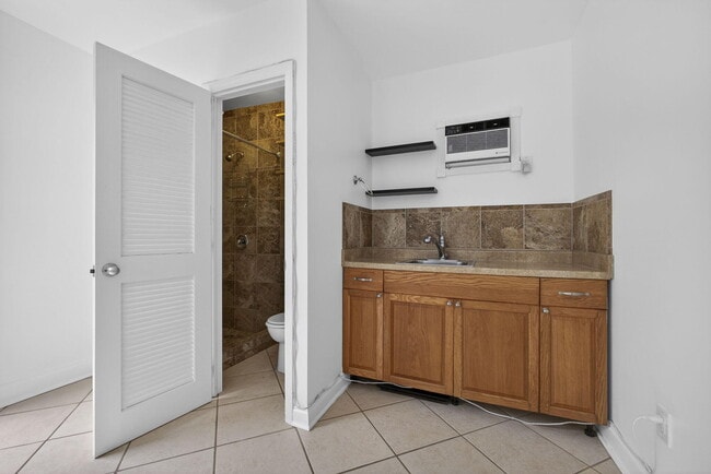 Building Photo - 616 Upland Rd