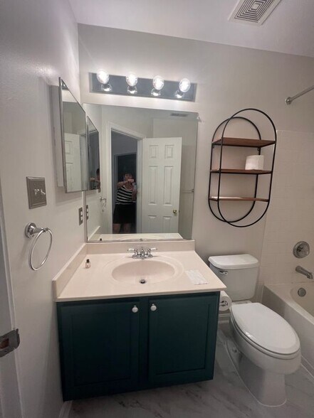 Building Photo - 206 Connery Terrace SW