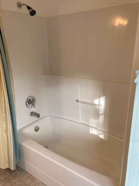 Tub/shower - 903 Prospect Avenue