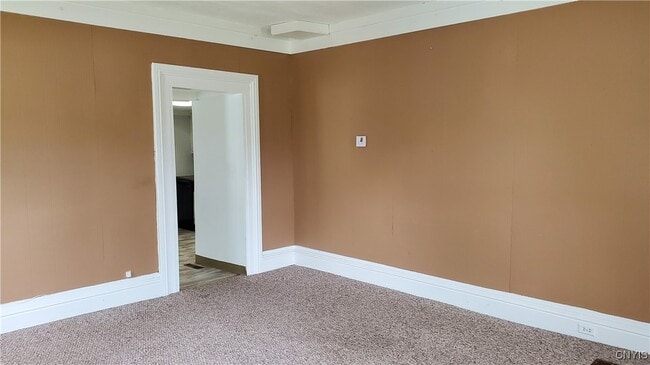 Building Photo - 132 W Seneca St