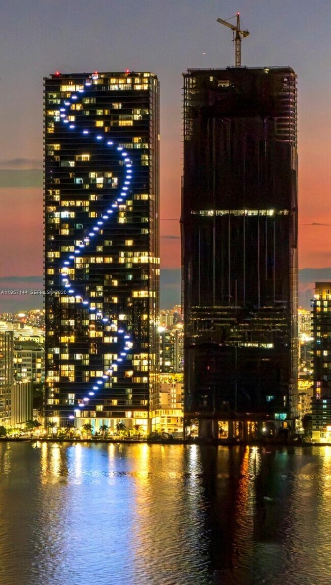 Building Photo - 700 NE 24th St