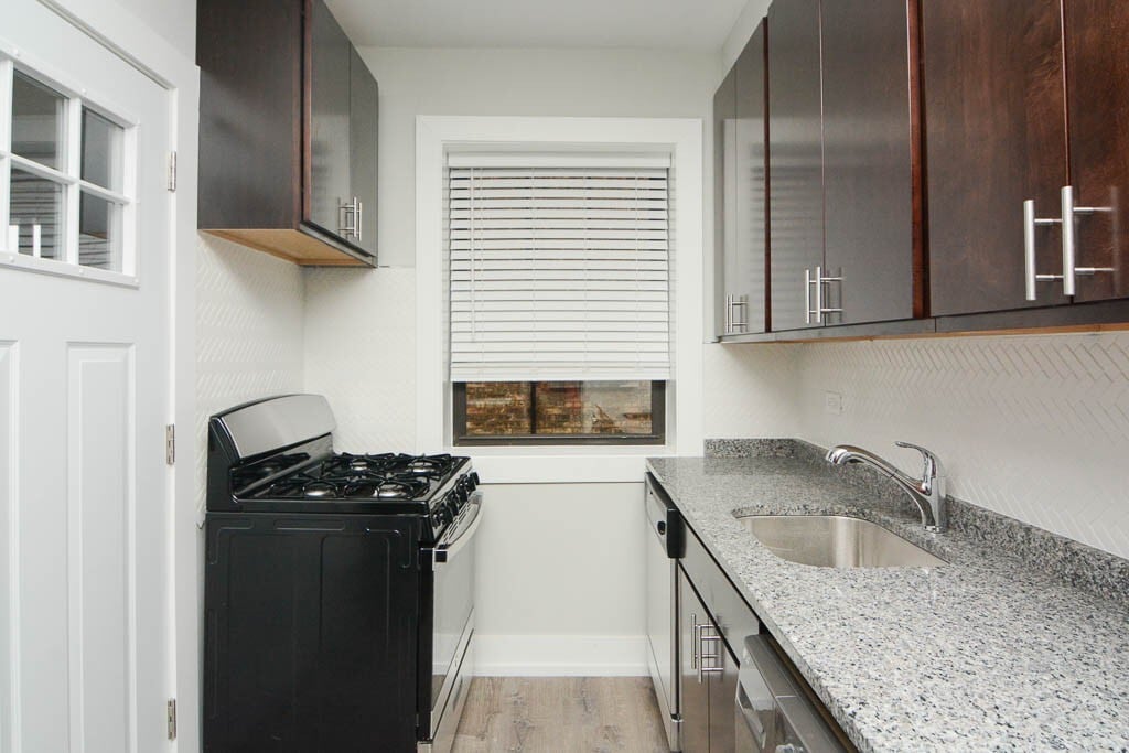 Building Photo - 1133 Maple Ave