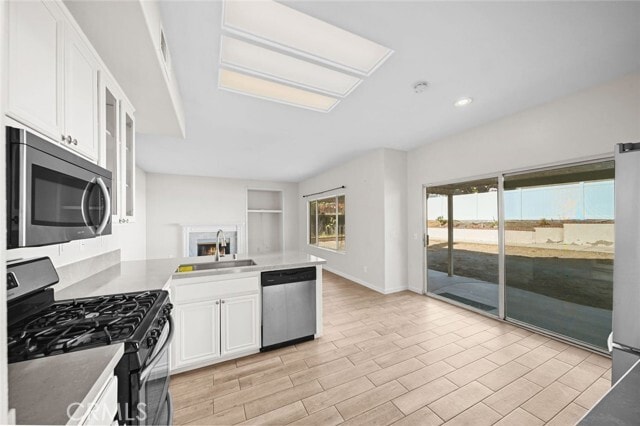 Building Photo - 15154 Biarritz St