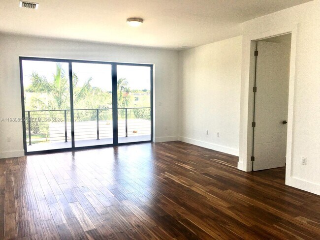 Building Photo - 16580 Sunset Way