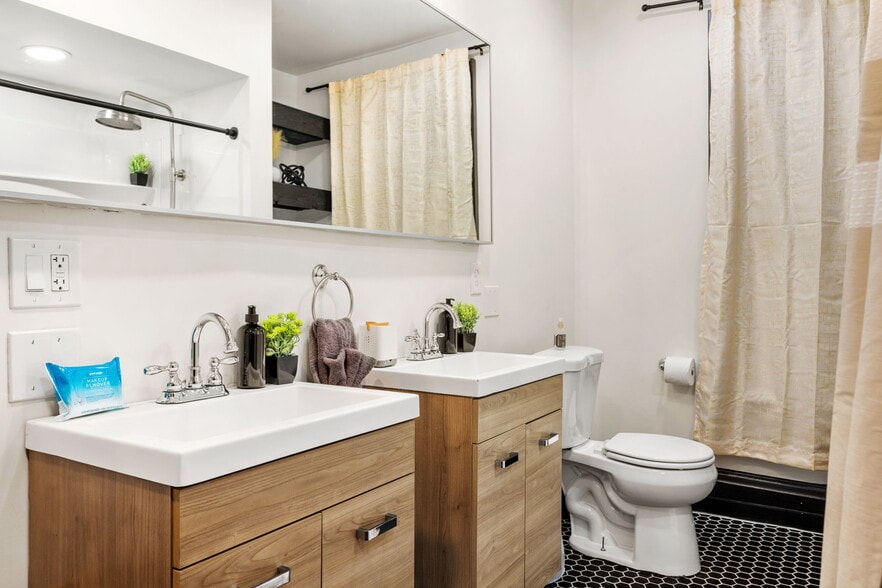 2nd Floor Bathroom (Main Bathroom), His and Hers Faucets - 10 Carrie St