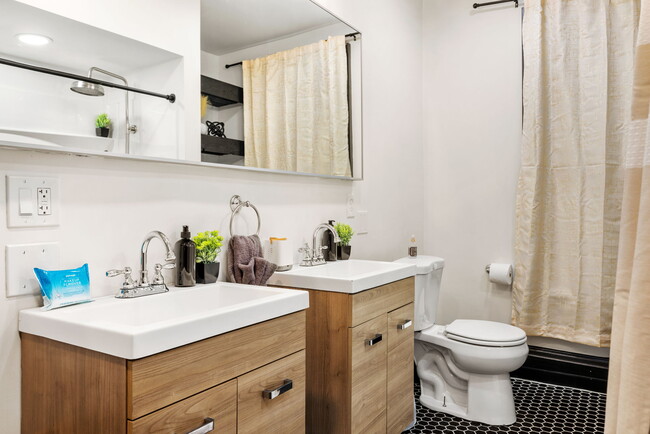 2nd Floor Bathroom (Main Bathroom), His and Hers Faucets - 10 Carrie St