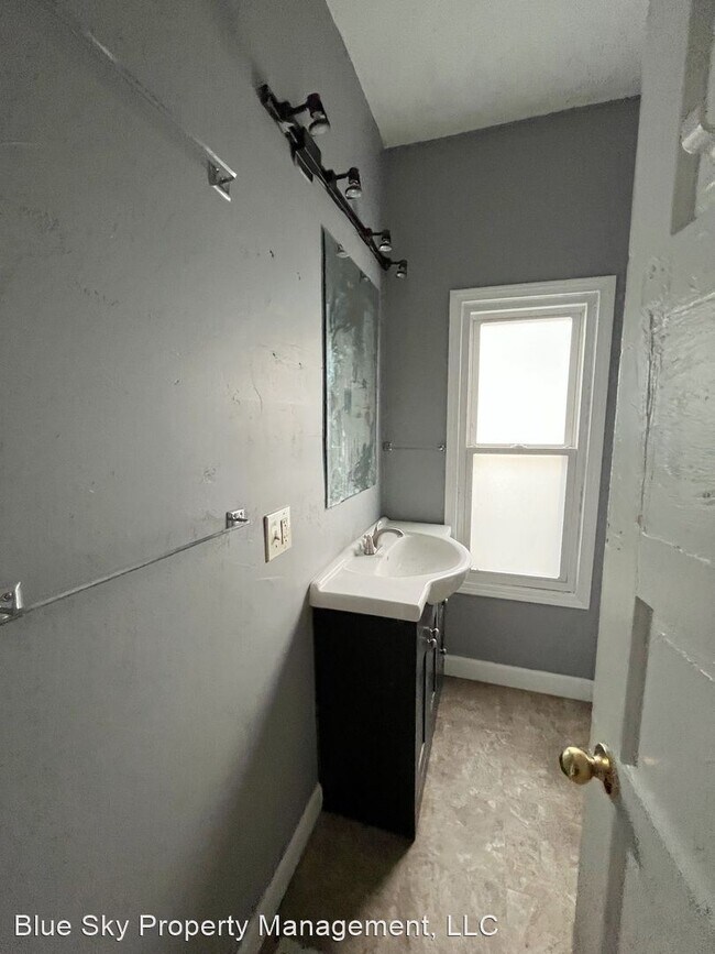 Building Photo - 3 br, 1 bath House - 1602 W Adams