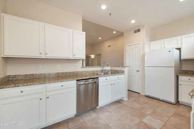 Building Photo - 11260 N 92nd St