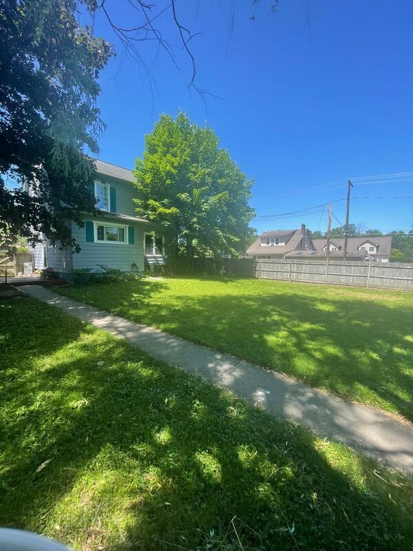 Building Photo - 528 Lindbergh Ave