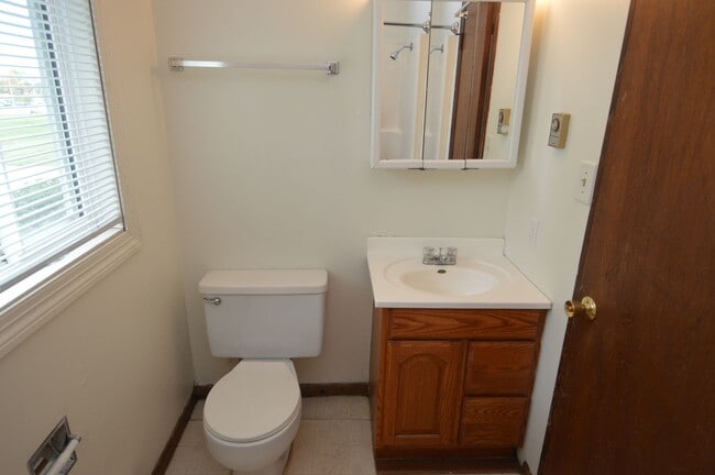 Building Photo - Quiet Side by Side Duplex