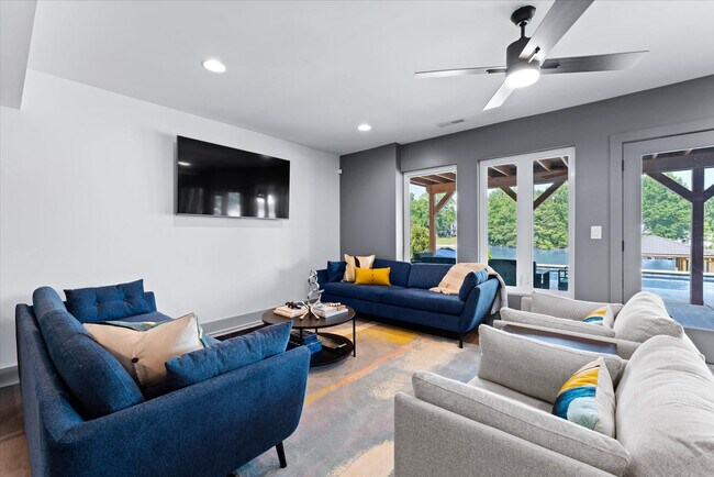 Building Photo - 212 Elysian Dr