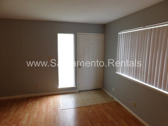 Building Photo - Spacious 2bd/1ba Foothill Farms Area Condo