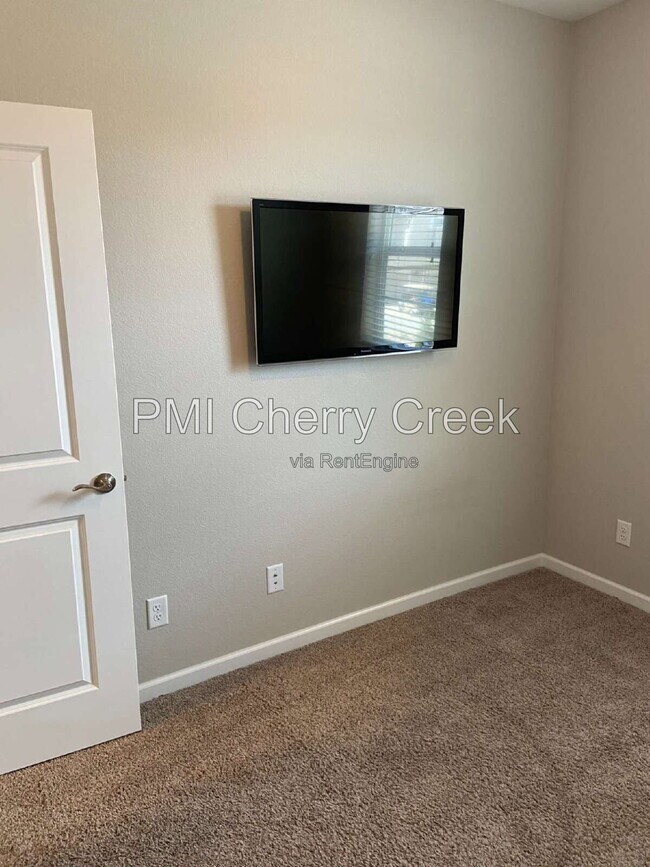 Building Photo - 9008 E Caley Way