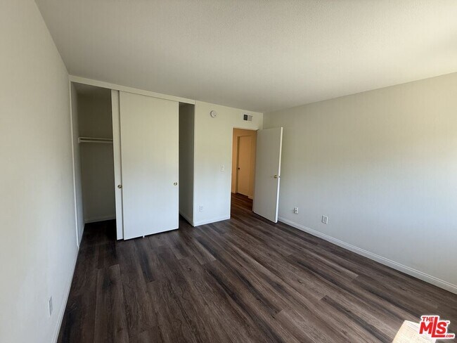 Building Photo - 5867 Cape Horn Dr