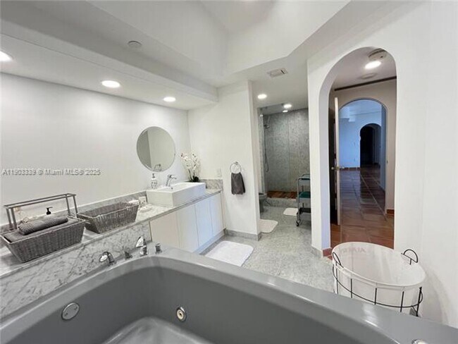 Building Photo - 4000 Island Blvd