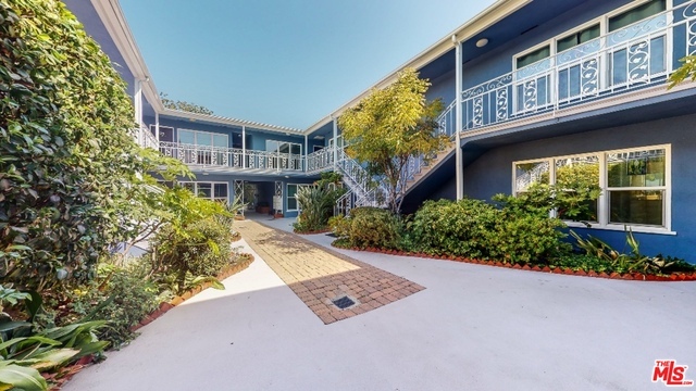 Building Photo - 11284 Montana Ave