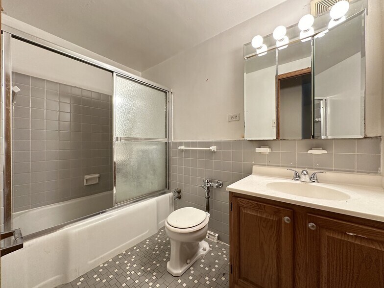 Building Photo - 4180 N Marine Dr