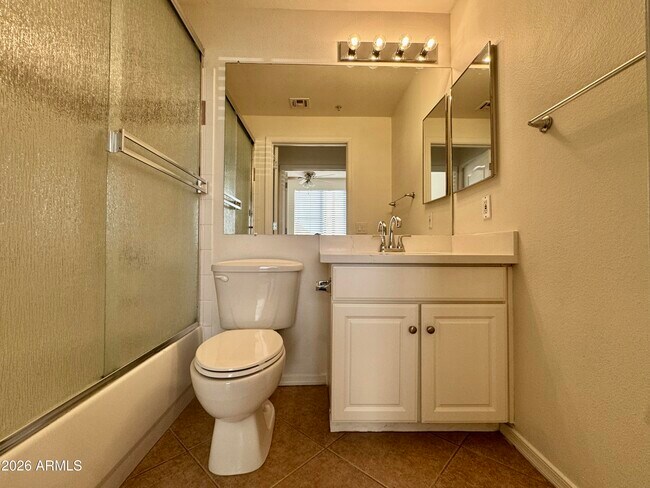 Building Photo - 1701 E Colter St