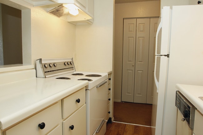 Building Photo - Belmont Manor